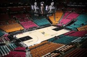 九游电脑版下载-即将打响！NBA官方晒出马刺主场红绿黄配色与球迷分享